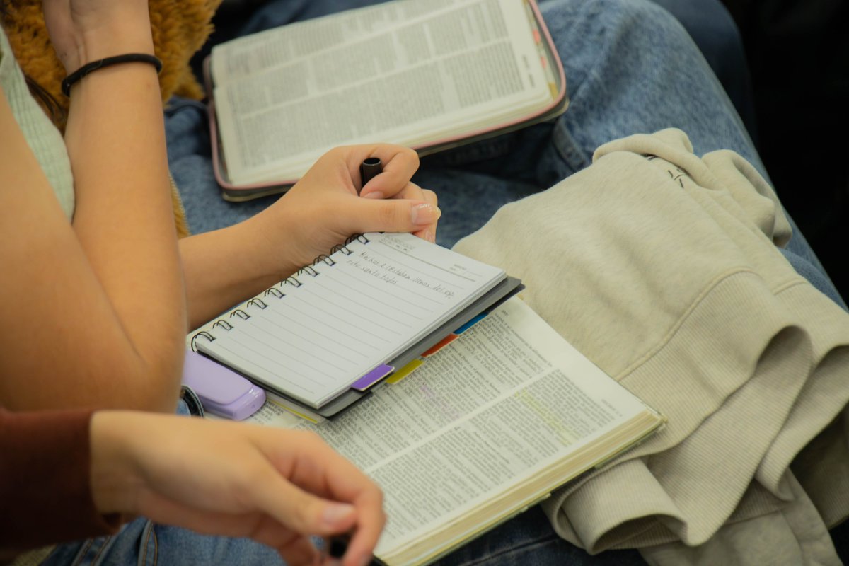 Mqvpy's tweet photo. 📸⚡ Creciendo juntos en la Palabra ⚡📖

Este sábado vivimos una tarde llena de enseñanza, amistad y comunión mientras profundizamos en grandes verdades 🙌

A través de los discipulados fuimos desafiados a servir con lo que Dios nos ha dado.

Entre conversaciones, Biblia abierta y tiempo compartido, seguimos creciendo juntos como generación 💙

Te dejamos algunas instantáneas de esta jornada especial 📷✨