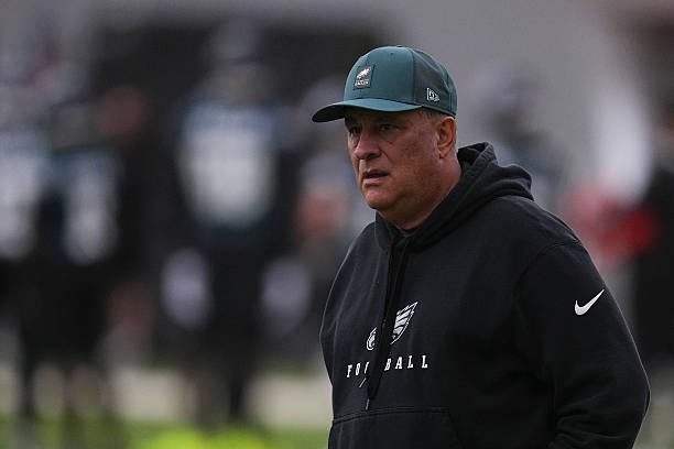 AdamSchefter's tweet photo. Eagles defensive coordinator Vic Fangio has been selected as the 2026 Paul “Dr. Z” Zimmerman Award recipient by the Professional Football Writers of America (PFWA).

The Dr. Z Award is given for lifetime achievement as an assistant coach in the NFL. https://t.co/I9dgMNZ3si