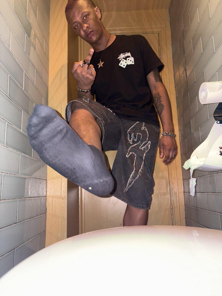 masterj044's tweet photo. Imagine you was worshipping my sweaty socks in the toilet #findom #findomuk https://t.co/P8mwT7e7mi