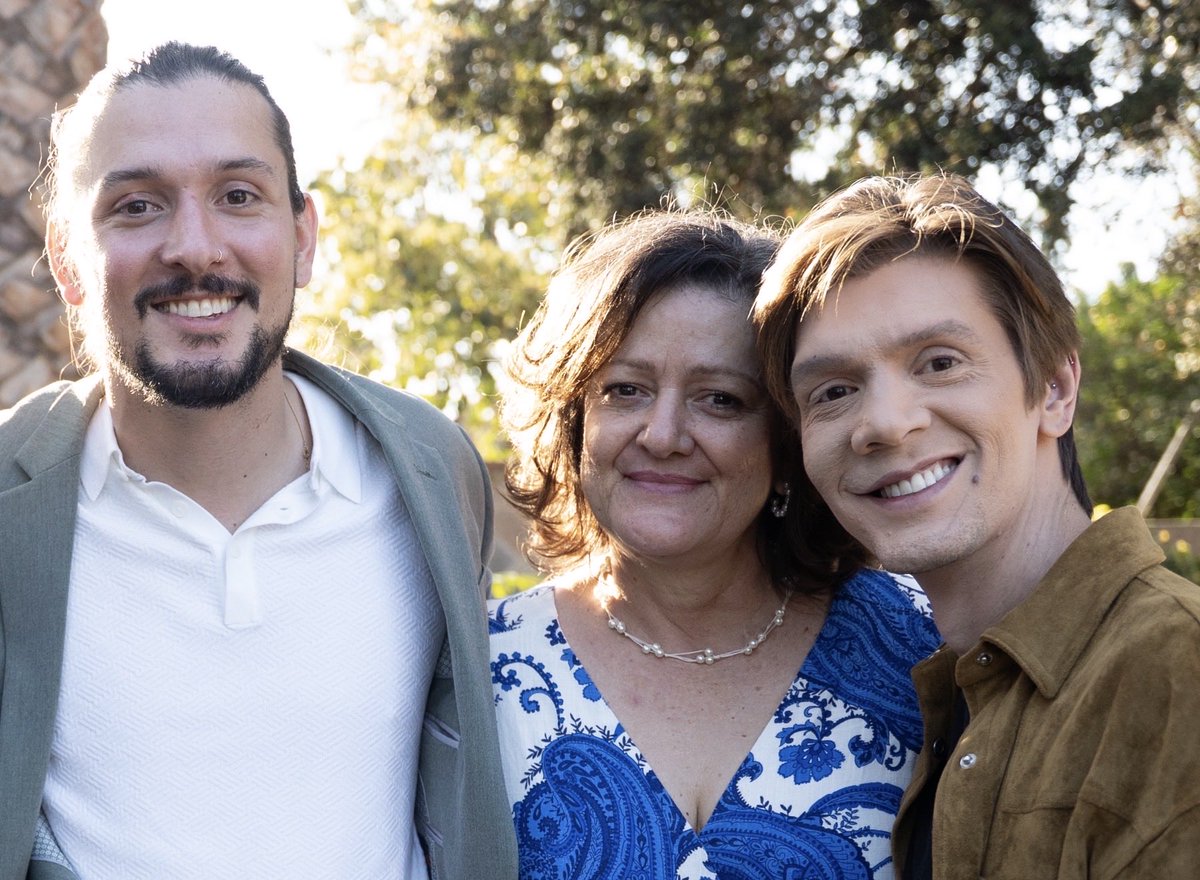 libadri's tweet photo. Hoy es el cumpleaños de la mujer más valiente del mundo !!! Estoy tan orgulloso de mi madre !!!! https://t.co/wgwsiDyjCE