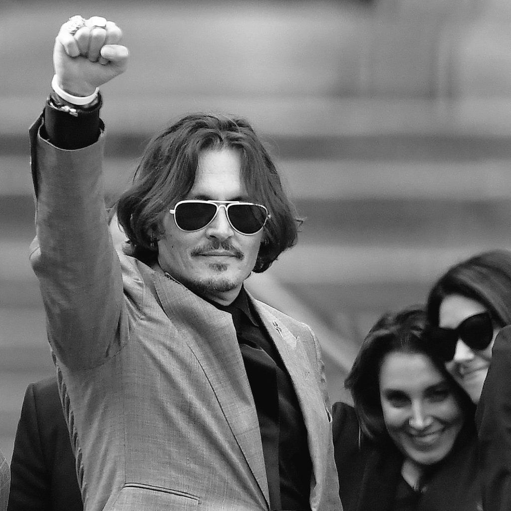 RubroMaris's tweet photo. Hoje completam-se exatamente 4 anos e um dia desde aquele momento em que o júri deu o veredito amplamente favorável a Johnny e ele postou aquela famosa carta dizendo que "o júri devolveu a sua vida".

“Passar por tudo isso em tempo real levou sete ou oito anos, foi uma jornada interna dura e dolorosa. Eu preferiria não ter passado por algo assim ? Com certeza. Mas aprendi muito mais do que jamais sonhei que poderia."  

- Johnny Depp