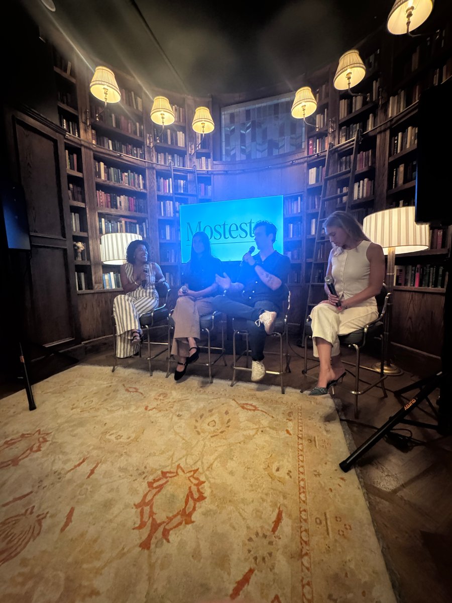 Techweek_'s tweet photo. Turns out the best growth hack is still a room full of the right people. Founders are here at Maxwell Social for #NYTechWeek talking IRL experiences as a real driver of business momentum.

@JuliaOMara2
@shoponpickle
@estelle_pal 
@wellreserved https://t.co/wEY4o9I03X