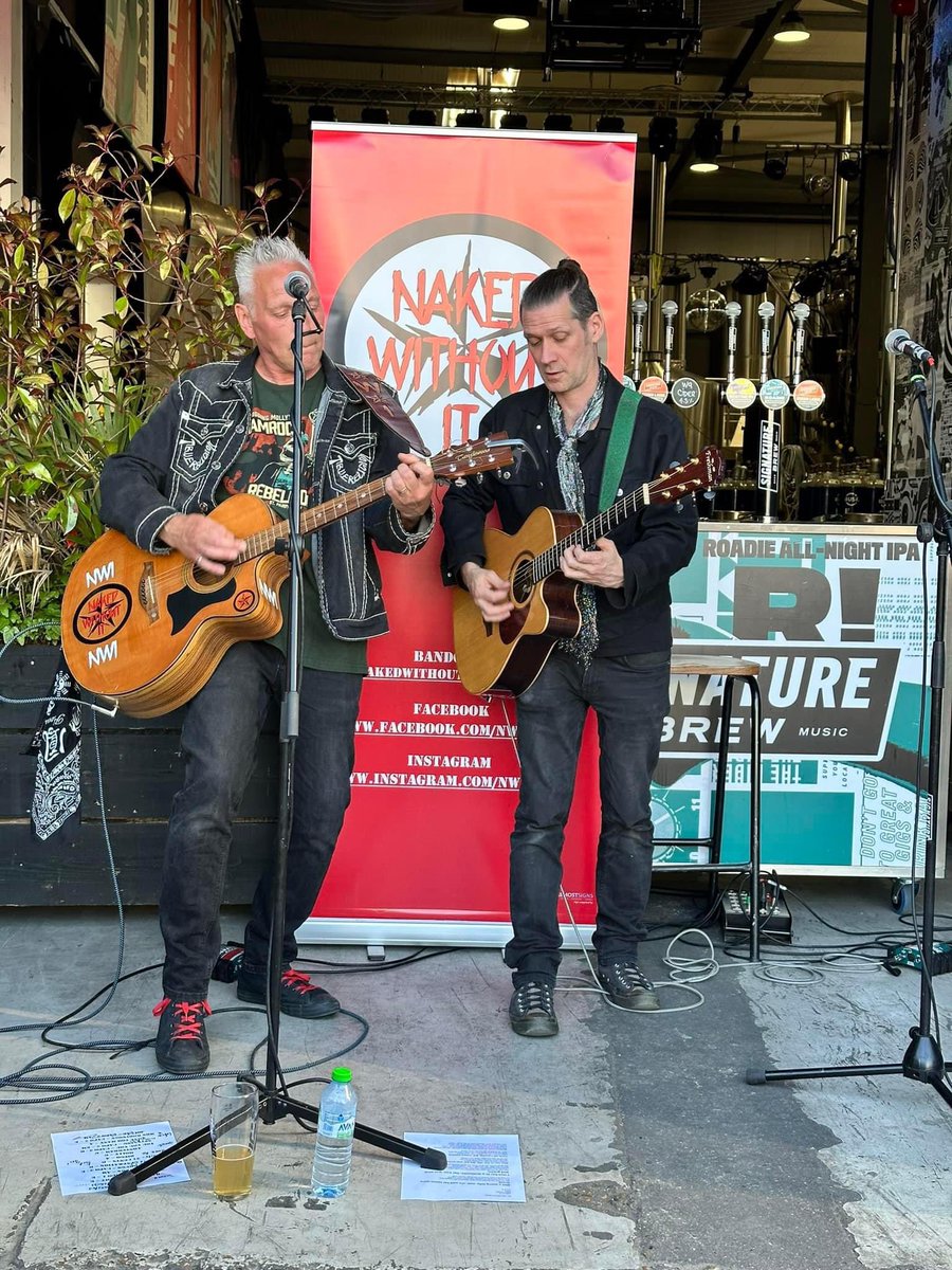 nwiband's tweet photo. 2 years ago, we took the tour bus to @SignatureBrewBH ! Cracking gig! Must do it again some time soon! @martindkennedy https://t.co/0tfE5Mi8zy