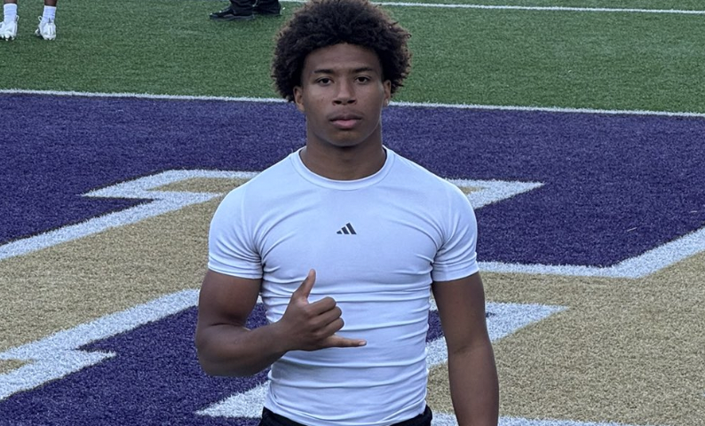 sixstarfootball's tweet photo. EVENT COVERAGE | Washington: Top Dawg Camp Draws Several Talented Prospects

🐾 Talented prospects from across the region showcased their skills
📈 Multiple recruits boosted their recruiting stock in front of the Huskies staff
🔥 Top performers + scouting reports from Seattle

STORY ➡️ https://t.co/dHIcMyyYdi

@JasonArmbr6295 @LEBlas2028 @BB_Bourgeois1 @MantiCasuga @loganchristie26 @choice_delgardo @DiazZach2 @anthonydunsto @BrockEstes20286​ @LTHeuer14 @Mata_Ioane58 @JLytleOfficial @SaiaMalietufa @Miguelballout @AmosaMasaniai09 @Micah_Mataia @ElliotMcD_1 @MinearWyatt @kaylenmoore0 @AlexPrince_52 @YKM_MITRI @IzzyySalausa @EllisS98582 @Noah_Starr4 @isaacthompson_2 @armani_tonga09 @ej_tonga @jtt0turner @KonanUtu
