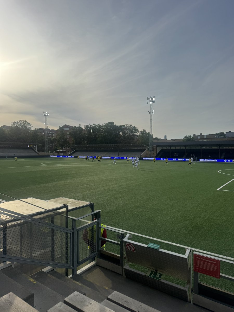 TehraniRobin's tweet photo. Rosengård - Ängelholm 😎⚽️☀️ https://t.co/fNjpIVFIE1