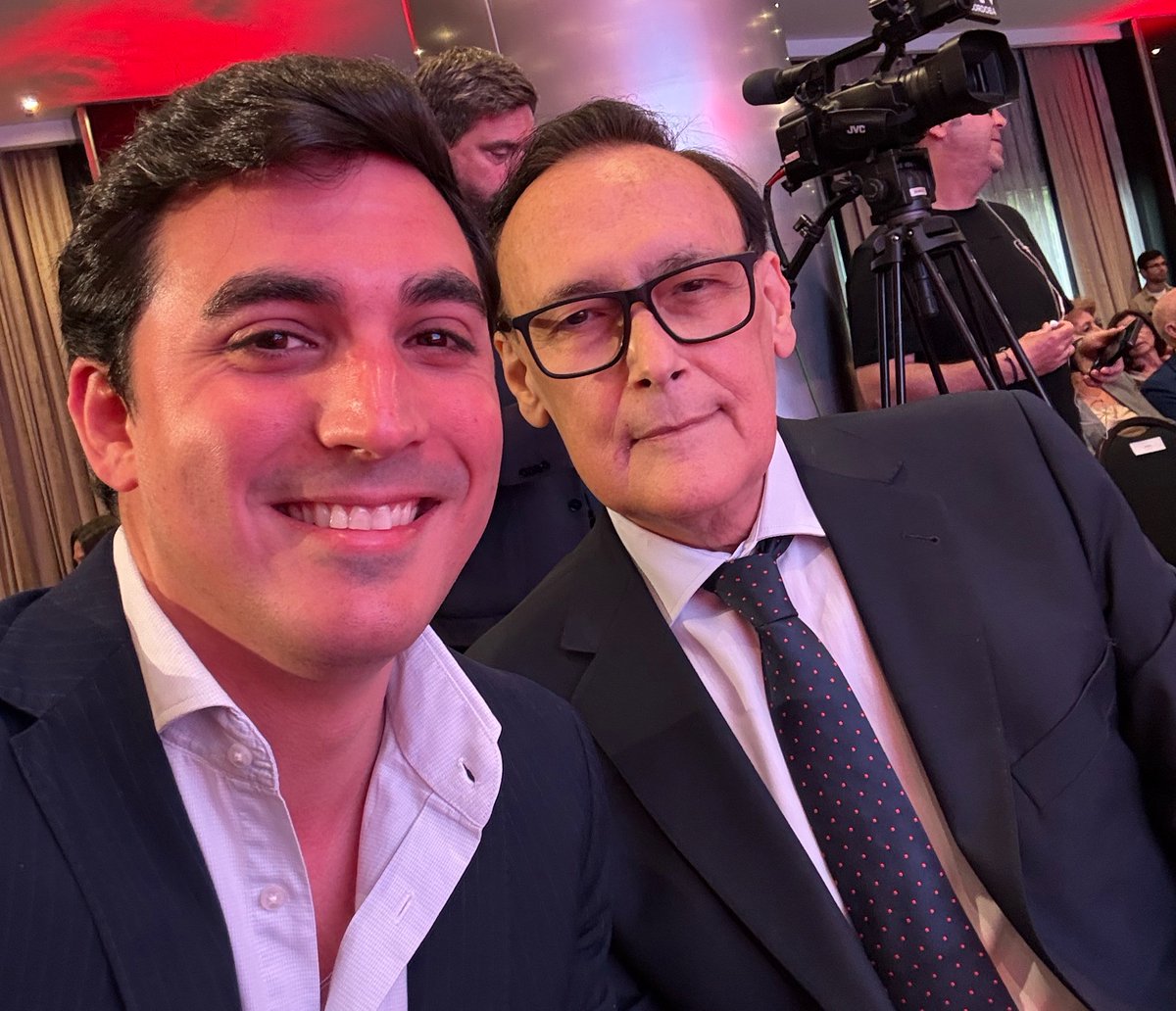 jcgarcia92's tweet photo. Enorme tristeza el fallecimiento de mi amigo José Carlos Gómez Villamandos. 

Una persona con la que he tenido el privilegio de trabajar, que ha dejado un gran legado en la mejora de la universidad. 

Gran corazón, generosidad y capacidad. D.E.P. https://t.co/5qd4arUFXq