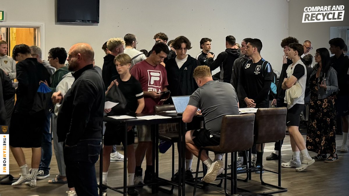 MUFCAcademy's tweet photo. 📏 New recruits checking in. https://t.co/wvIK5G4OGr
