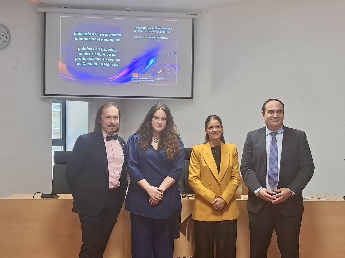 ftaadcee_ab's tweet photo. 🎓 ¡Enhorabuena a Sonia García Moreno por la defensa de su tesis doctoral!

📚 “Industria 4.0 en el marco internacional y europeo: políticas en España y análisis empírico de productividad en pymes de Castilla-La Mancha”. https://t.co/7b5vABus5V