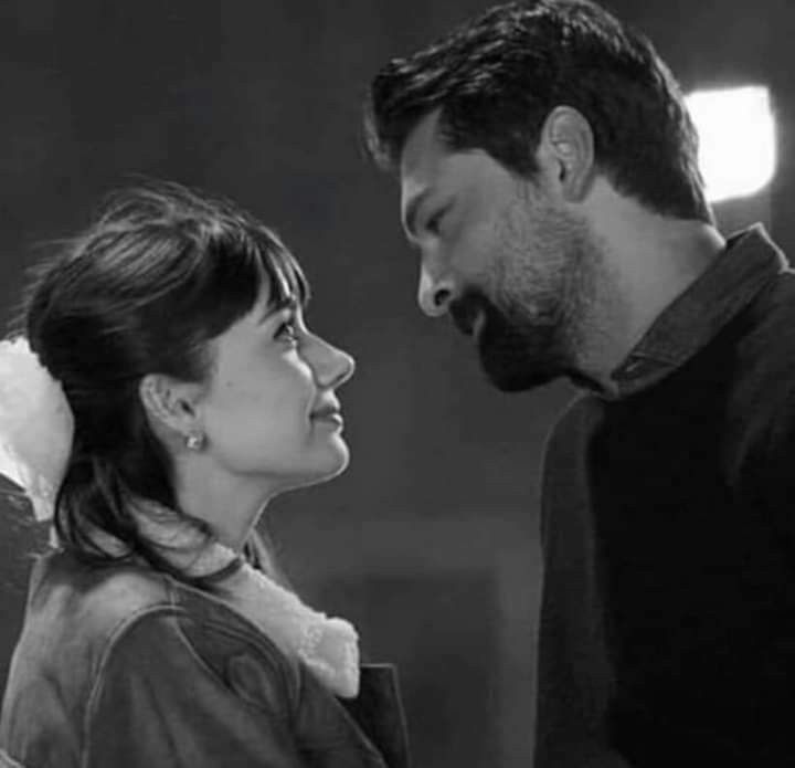 IndeViolet30806's tweet photo. When I look into your eyes.. a flood of love fills my heart 🖤🔥🖤

Cozy Evening and Sweet Dreams Everyone ♥️💫🌹💫♥️ https://t.co/nJ8kcQHARt