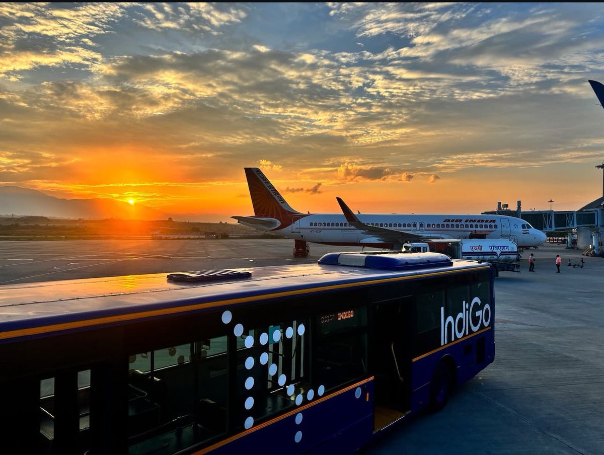 Amarrrrz's tweet photo. Srinagar International Airport is set for major runway maintenance from July 2026, which could impact flight operations.

Proposed runway closure every Monday and Tuesday from 1 July to 30 September 2026.
Proposed full runway shutdown from 1-16 October 2026. https://t.co/7bbl1aPja0