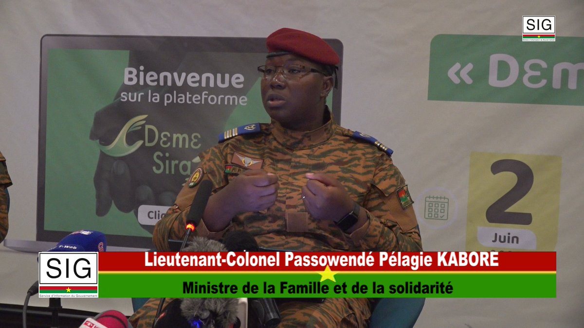 sigbf's tweet photo. Démé Sira : une innovation digitale pour renforcer la chaîne de solidarité au Burkina Faso

La ministre de la Famille et de la solidarité, le Lieutenant-colonel Passowendé Pélagie KABRE/KABORE, a procédé au lancement officiel de la plateforme numérique « Démé Sira », le mardi 2 juin 2026 à Ouagadougou. La cérémonie s’est déroulée sous le parrainage de la ministre de la Transition digitale, des postes et des communications électroniques, Dr Aminata ZERBO/SABANE.

Avec la plateforme Démé Sira, les citoyens burkinabè disposent désormais d’un outil numérique leur permettant de contribuer directement à la prise en charge des personnes vulnérables. Accessible via téléphone portable, tablette ou ordinateur, Démé Sira facilite aussi bien les dons que le signalement de situation de vulnérabilité sur l’ensemble du territoire national.

Selon la ministre de la Famille et de la solidarité le Lieutenant-colonel Passowendé Pélagie KABORE, cette initiative s’inscrit dans la volonté du Gouvernement de renforcer la solidarité nationale face aux multiples défis auxquels sont confrontées les populations. Crises sécuritaires, difficultés économiques et problèmes de santé contribuent à fragiliser de nombreuses familles et à accroître les besoins en assistance sociale.

« Démé Sira est un pont entre les besoins et les bonnes volontés », a déclaré le Lieutenant-colonel KABORE. A travers cette plateforme, chaque citoyen peut participer à l’effort de solidarité, quel que soit son lieu de résidence. L’objectif est de rapprocher davantage les services sociaux des populations et d’apporter des réponses plus rapides aux situations de détresse.

La plateforme offre également la possibilité de signaler un cas social ou de solliciter une assistance pour soi-même ou pour une tierce personne. Les informations transmises sont ensuite examinées par les services compétents en vue d’une prise en charge diligente.

Pour le ministre, cet outil numérique permettra d’améliorer l’accès aux services sociaux, notamment pour les personnes vivant dans des zones éloignées des structures d’action sociale. Il contribuera également à renforcer l’efficacité de la mise en œuvre de la politique nationale de protection sociale et d’action sociale. Le département en charge de la Solidarité entend ainsi s’adapter aux nouvelles formes de vulnérabilité apparues ces dernières années, en s’appuyant sur les opportunités offertes par le numérique. L’ambition est de bâtir un mécanisme moderne, accessible et réactif au service des populations les plus démunies.

Madame le ministre a invité l’ensemble des Burkinabè, de l’intérieur comme de la diaspora à s’approprier la Plateforme et à contribuer à son succès. Elle a également appelé les médias à accompagner sa vulgarisation afin de permettre au plus grand nombre de découvrir ses fonctionnalités et ses avantages.

« La solidarité est le socle de notre vivre-ensemble. A travers Démé Sira, nous voulons renforcer la cohésion sociale et faire en sorte qu’aucun burkinabè ne se sente abandonné », a-t-elle souligné.

Par cette initiative, le Gouvernement réaffirme son engagement à promouvoir une solidarité agissante, inclusive et accessible à tous, au service du bien-être des populations et du renforcement de la cohésion nationale.

Service d’Information du Gouvernement