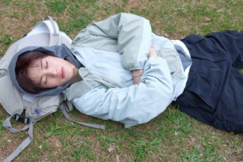 hee_cha_'s tweet photo. リュックサロモンだー https://t.co/DcRQmAkKV7