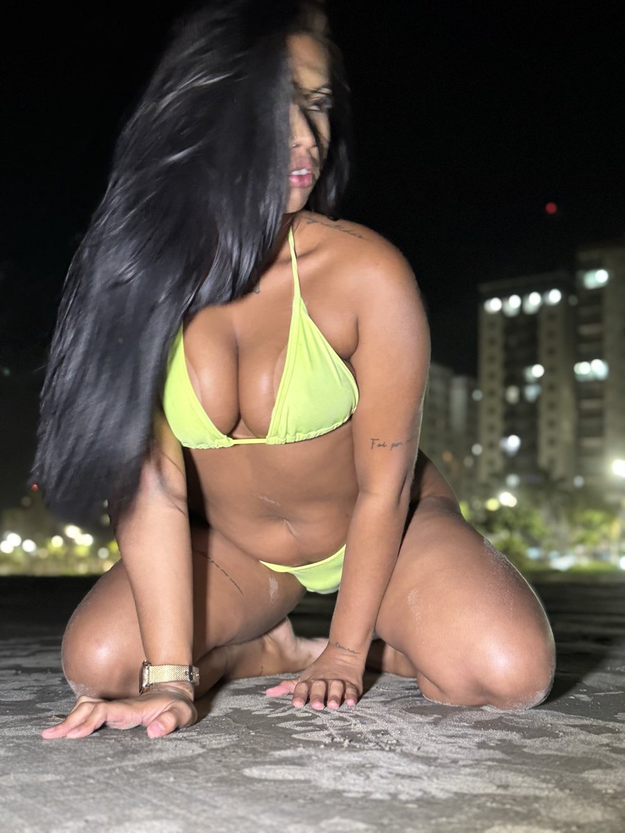 Topclicktvs's tweet photo. Praia à noite https://t.co/wxkone9f4E