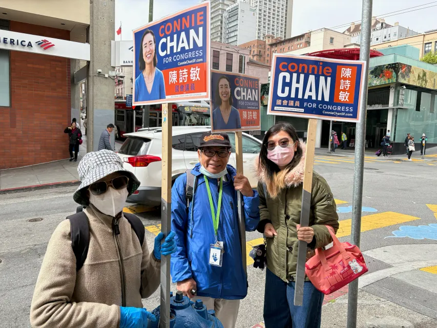 MLNow's tweet photo. San Francisco is out for Election Day: 

—Saikat volunteers apparently passed out 20K Post-Its w/his face plastered atop
—City turnout is low, but Chinese-language turnout is reportedly 10 points higher
—Connie Chan hits the Mission, her canvassers hit Chinatown

And more... https://t.co/bJeAWws4T9