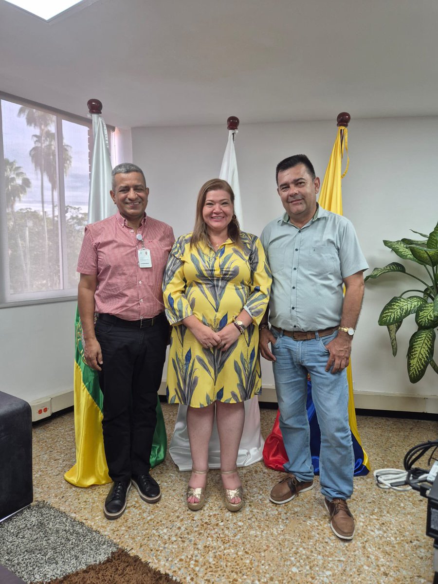 Amgasca's tweet photo. Me reuní con el alcalde de Colombia, Huila, y el subdirector del SENA Neiva para articular acciones que fortalezcan la formación y el desarrollo territorial. Además, concertamos esfuerzos para apoyar la construcción de tres placas huella que beneficiarán a las comunidades rurales https://t.co/9LnP48lM3b