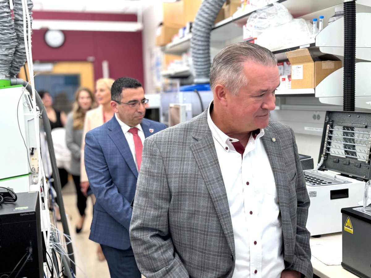 RepDonBacon's tweet photo. I thank @unmc for the incredible tour of the Department of Pathology, Microbiology, & Immunology. Not only is UNMC making groundbreaking strides to beat cancer & pioneer organ transplants, but they are also working alongside Douglas County & Omaha Police to help solve cold cases & bring closure to families. Nebraska is proud to be home to this powerhouse of research & healthcare excellence.
