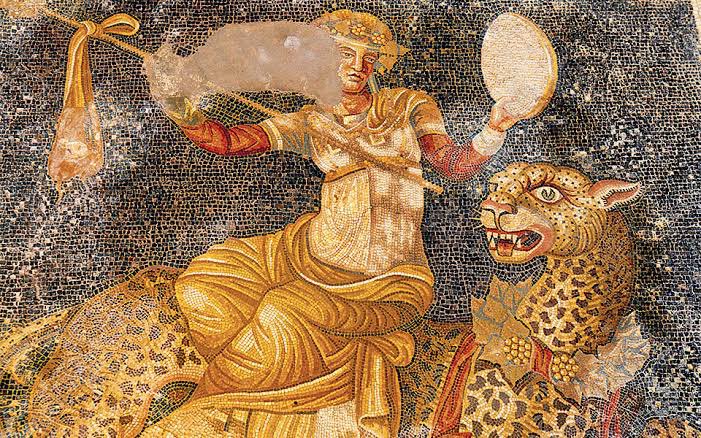 JakeMRichards's tweet photo. The mosaics of Delos are worth a look.

Delos was the birthplace of Apollo.

But by the 2nd century BC it also became one of the Mediterranean’s richest trading ports.

Wealth poured in.

Then came the beauty.

The mosaics of Delos are among the finest surviving artworks of the ancient Greek world.

Simply stunning.