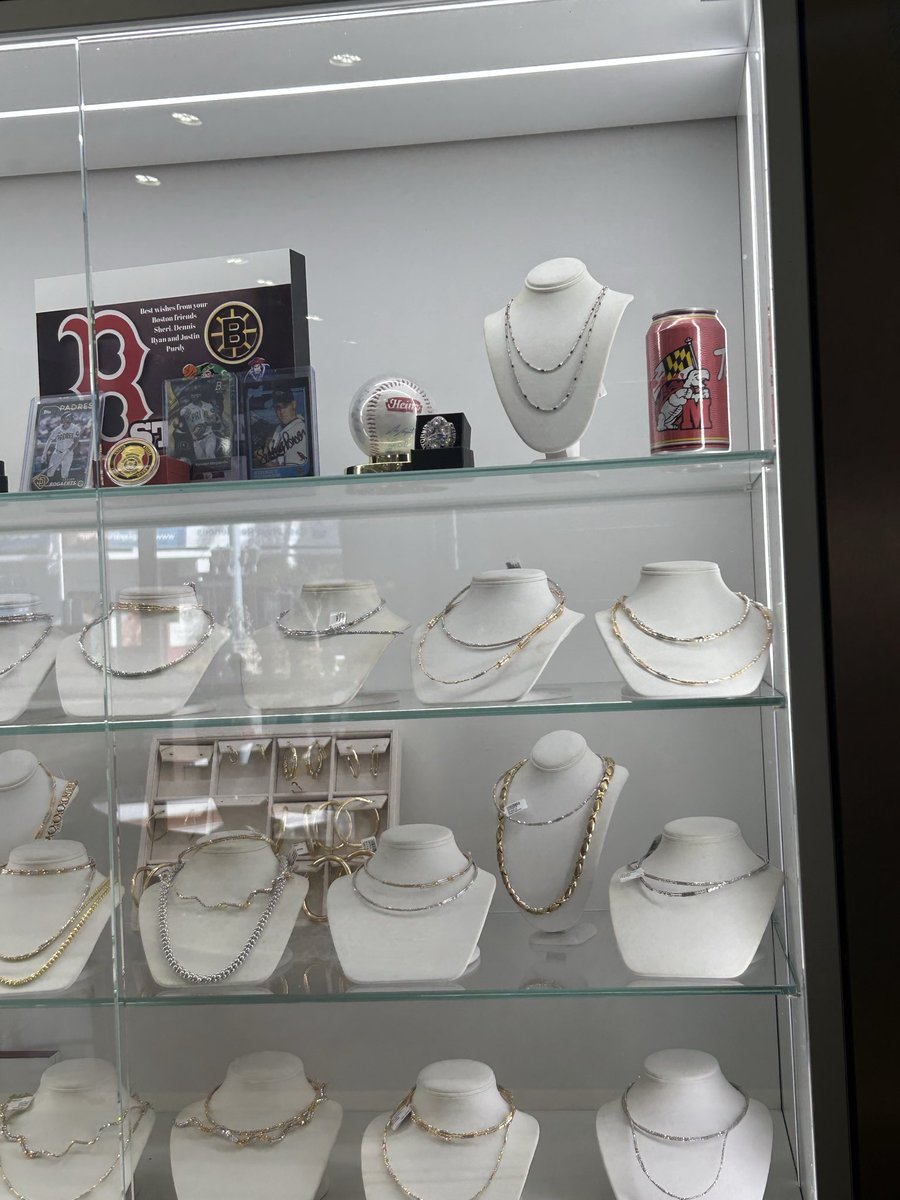 benmurcy's tweet photo. At a Jewelry store in Aruba… is that Testudo Premium Lager?! https://t.co/QwJnb2YCqV