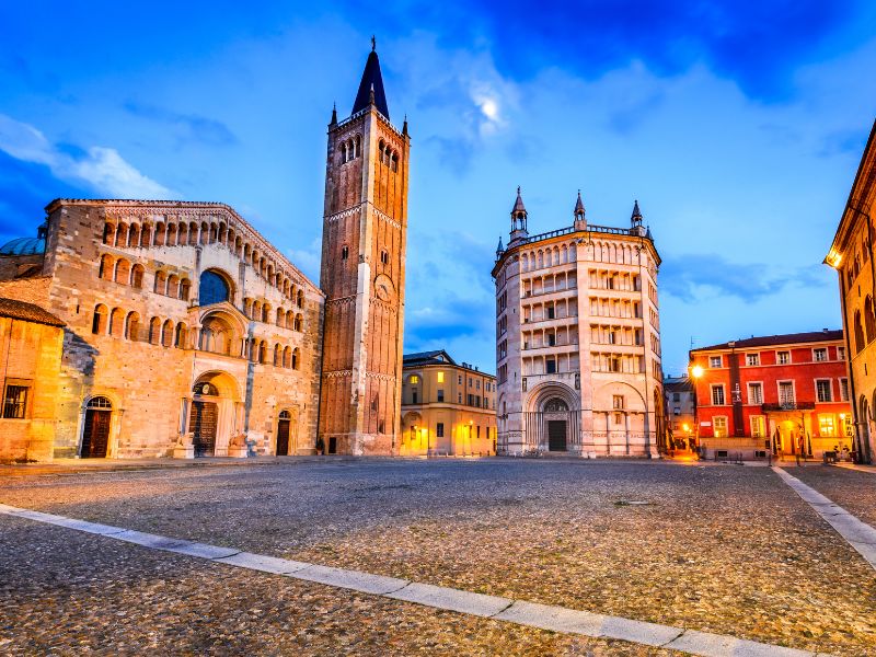 CFluviales's tweet photo. 🚢🇮🇹Descubre Italia navegando entre Mantua y Venecia en un crucero fluvial lleno de historia, cultura y paisajes únicos.

❤️Navegación relajante
 🏛️Ciudades históricas
 🚢Experiencia diferente

https://t.co/n0idkTt7aq

#CrucerosFluviales #Crucemar #Italia https://t.co/V5nVjY7eNV