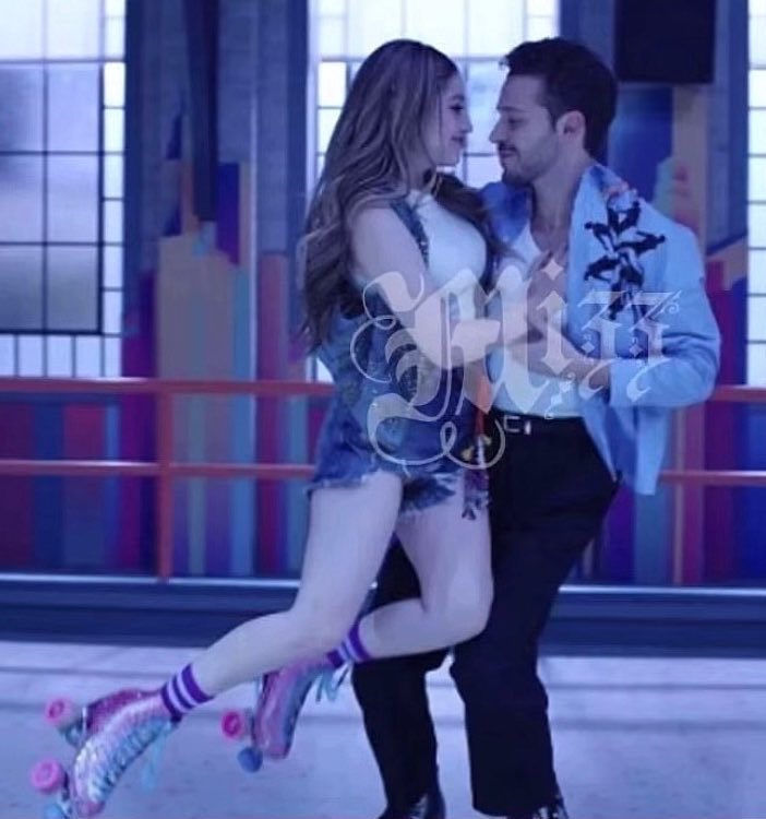 itszenevilla's tweet photo. nosso mauricinho vai ajudar nossa menina delivery a voltar a patinar, não me toquem estou sensível https://t.co/EBK8xd93SY