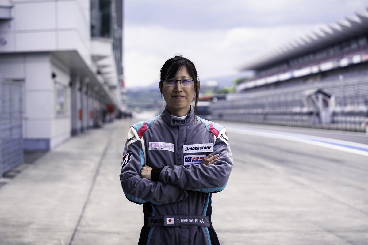 AndLegal_Racing's tweet photo. 【２４時間の追加ドライバー紹介③：前田 貴行 選手】
AndLegal Racingにさらなるスピードをもたらす、3人目の追加ドライバーをご紹介します！
確かな実績と鋭い速さを持つ、前田 貴行選手です！
前田選手は「派手な成績はあまり…」と謙遜されていますが、その戦歴は実力派そのもの。
富士チャンピオンレース N1000クラスで見事にシリーズチャンピオンへと輝いた実績を持ち、さらに近年では、全国屈指の超激戦ワンメイクレースである「ヤリスカップ」の東日本シリーズや北海道シリーズに参戦。
強豪がひしめき合う中で【予選1位（ポールポジション）】を奪い、決勝でも3位表彰台を獲得するなど、ここぞという場面で最速のラップを叩き出す圧倒的な「一発の速さ」を持っています！
2025年の北海道シリーズでも5位入賞を果たすなど、異なるサーキットや環境でも常に上位に食い込む安定感と順応性の高さは、チームにとって非常に心強い武器になります。

🏆 主な経歴
 2016年：富士チャンピオンレース N1000クラス シリーズ優勝 🏆

 2017年：富士チャンピオンレース N1000クラス シリーズ2位

 2023年：ヤリスカップ 東日本シリーズ第7戦 予選1位／決勝3位表彰台 🥉

 2025年：ヤリスカップ 北海道シリーズ シリーズ5位入賞（第2戦 予選1位／決勝3位表彰台 🥉）

抜群のスピードでチームを牽引してくれる前田選手へ、皆様の温かいご声援をよろしくお願いいたします！サーキットで見かけた際は、ぜひ熱いエールをお願いします！
