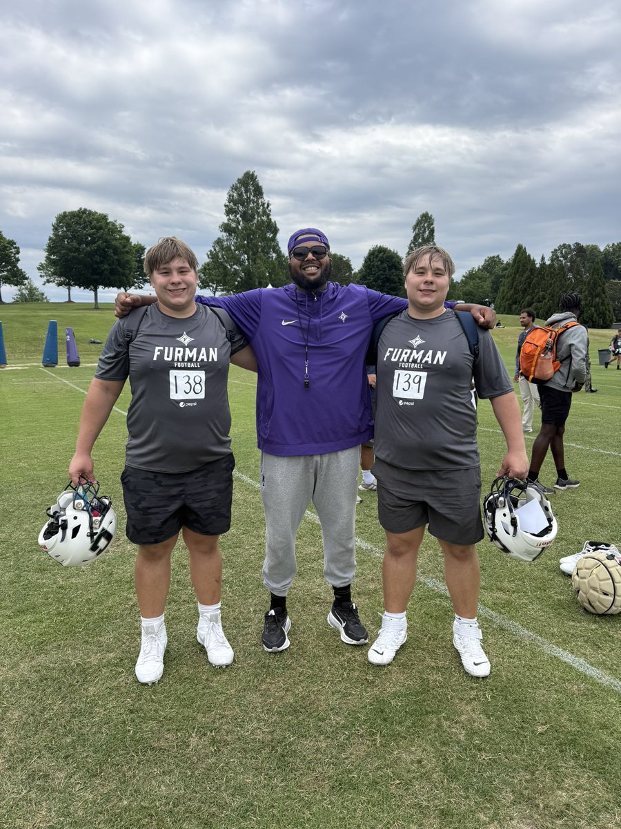 EmersonSta22971's tweet photo. Had a great time competing at Furman mega-camp.
@Kyle_Jolly  @ray_vohasekk @mitchellmayes77 @CoachJuwanMoye @Coach_Ronacher @wessaff14 @BigPlayRay50 @gbouch27 https://t.co/Nj2HbFTzla