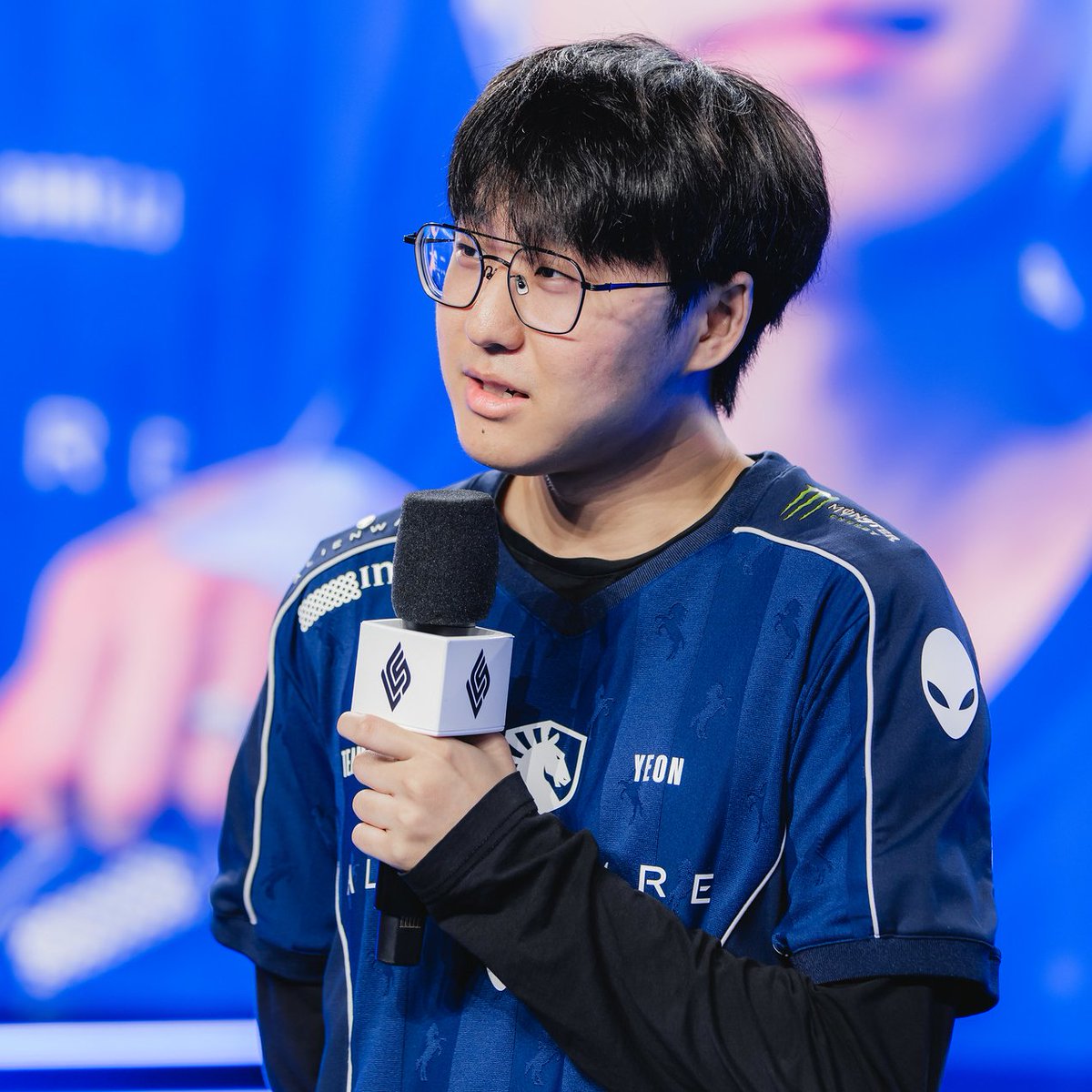 NAmenCentral's tweet photo. “At first I thought @gryffinn was a little bit annoying because he's just like a little kid zoomer, but I think he's matured quite well. [...]

When I listen to him speak, I don't know if I could handle him — but he definitely has my respect as a teammate.”

— @Yeon7lol 🧵(❤️‍🔥♻️): https://t.co/wOQ28Vsuz6