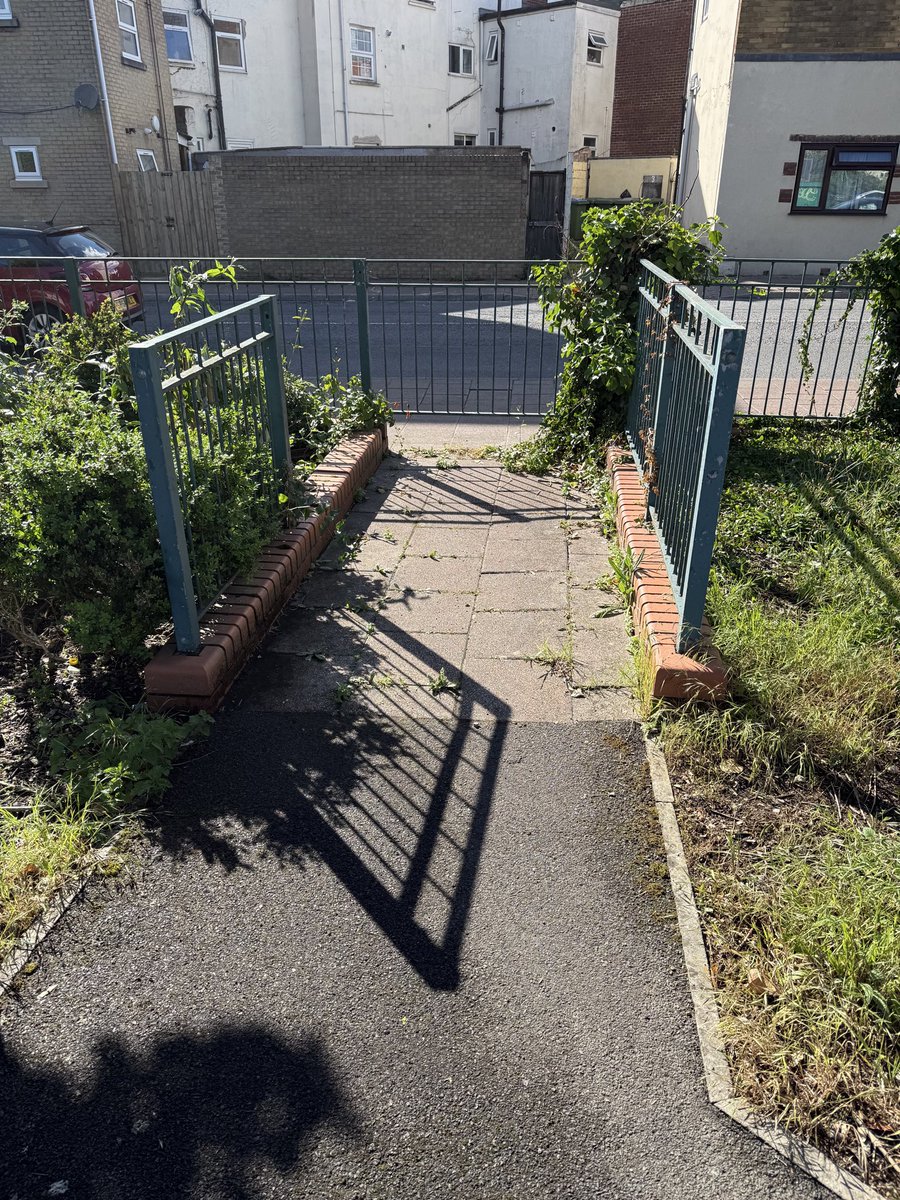 cmonmun's tweet photo. You might think that these railings, the paved area, lead to an exit. You would be wrong.  

Southampton. Never fails to fail me. https://t.co/TtHOTzJbXQ