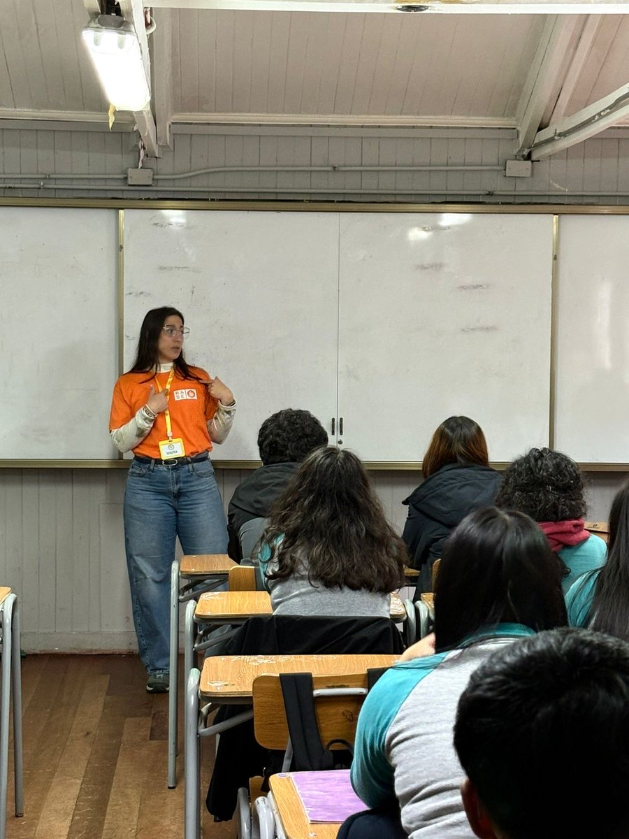 MilenioBASE's tweet photo. Llanquihue📍📚 Divulgación científica en el Colegio Saint Paul College ❄️junto a la Dra. Camila Neder @MilenioBASE, estudiantes de 5to básico y 3ro medio conocieron sobre Antártica a través del cuento "Plumi y el Río de Chocolate" del libro "Había una vez, un cuento científico" https://t.co/239hIQ1yrT