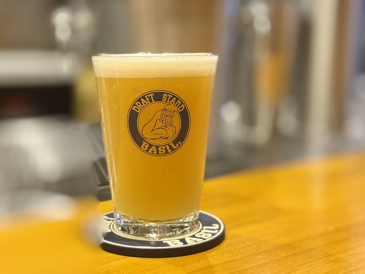beermaps's tweet photo. 野毛エリアの隠れビールアジト「Draft Stand Basil」 をピックアップ☝🏻スーパードライのうまい樽生が飲めるお店で、国産クラフトビールも常時4TAP提供🍺イタバジ系列だけあってフードも魅力🍝こぢんまりしたカウンター席に、晴れた日はテラス席もおすすめ◎夜遅くまで営業しています😇#ビアマップス https://t.co/9vsCvavMff