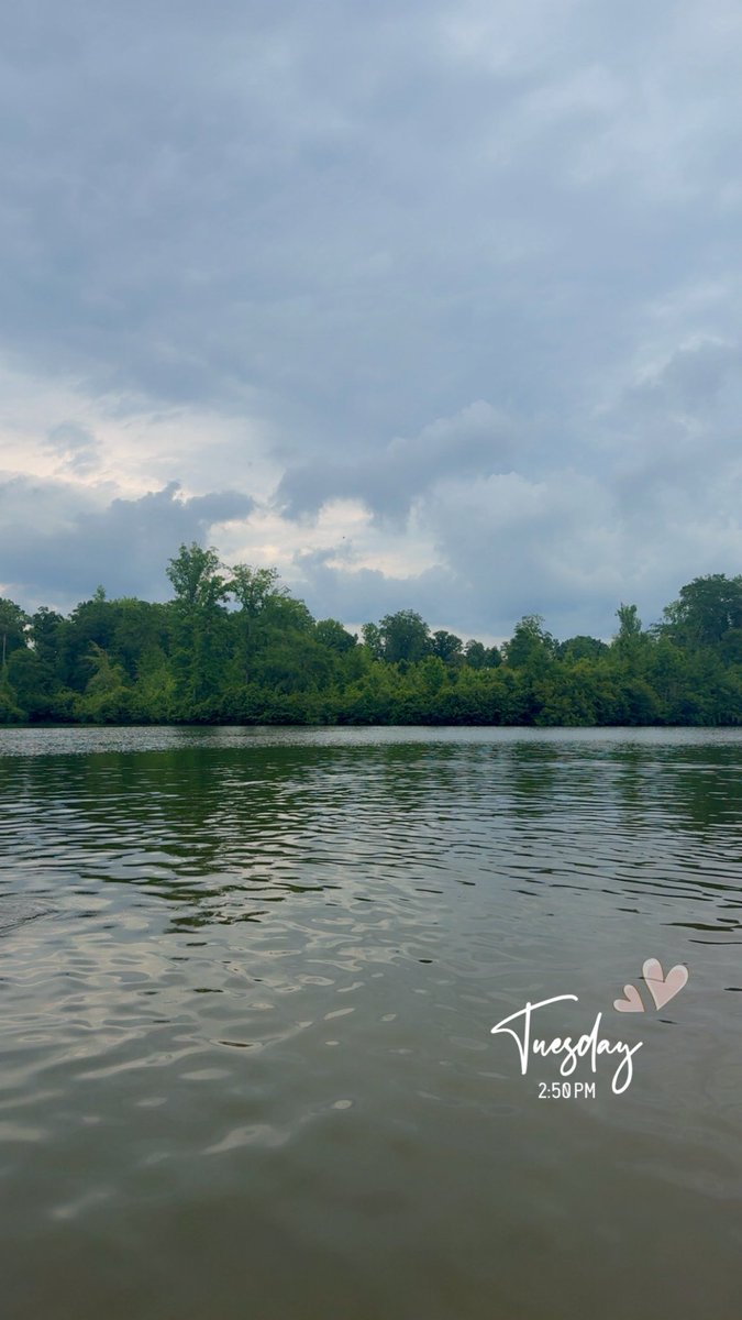 ReynaNovaVT's tweet photo. Lake time 💙 https://t.co/YyOciEnOTr
