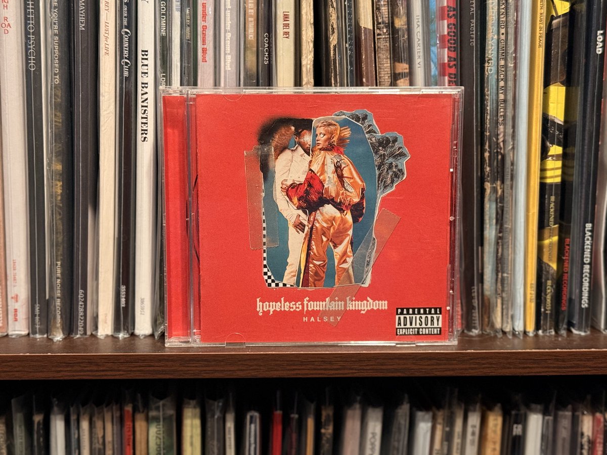 realSamGoodie's tweet photo. ⏳ #OnThisDay
🎧 Halsey – Hopeless Fountain Kingdom 👑⚡
📅 June 2, 2017 (9 years)

Debuted at No. 1 on the Billboard 200, becoming Halsey’s first chart-topping album in the United States.

#Halsey @halsey #HopelessFountainKingdom #Music #MusicCollection #CD #CDCollection 🎵 https://t.co/tE1QX0Wxgr