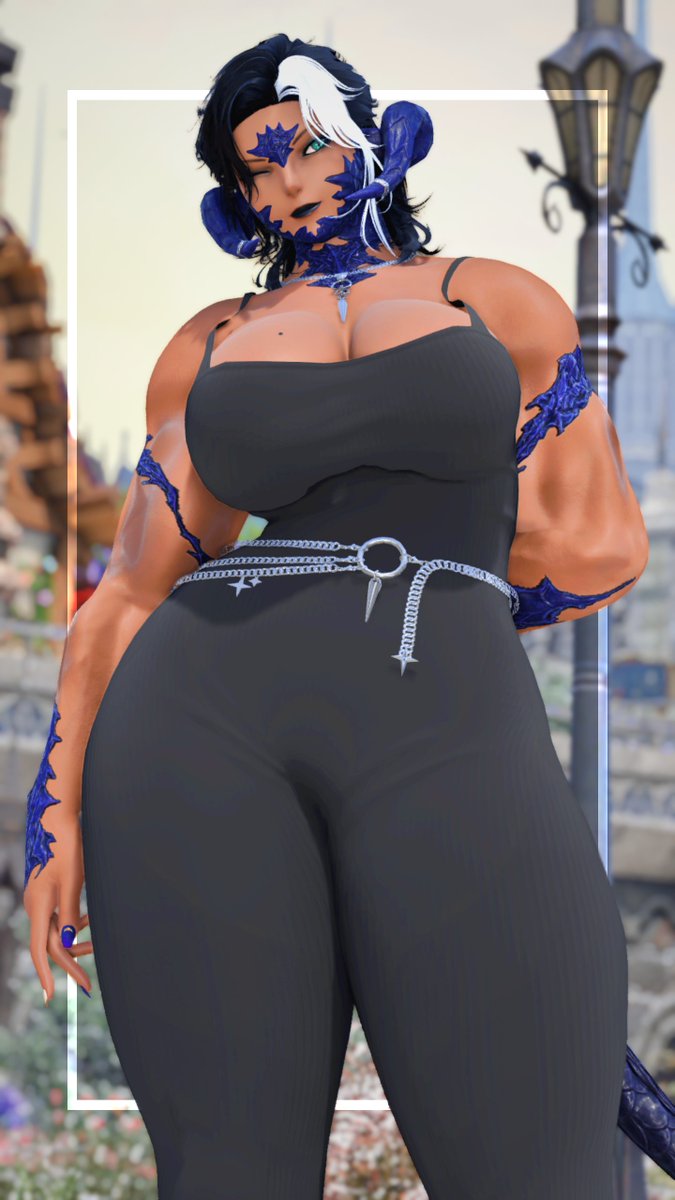 JinnamonPost's tweet photo. this woman and her ridiculous proportions https://t.co/yfOkBI8SU2