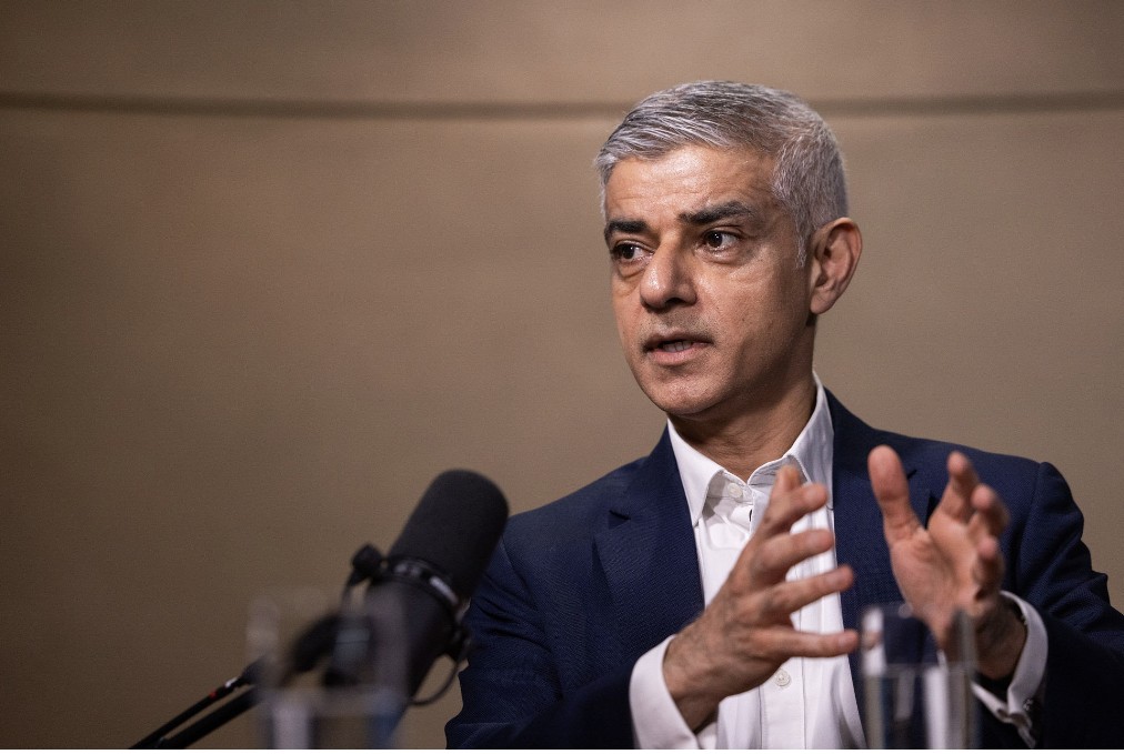 Listen2England's tweet photo. @SadiqKhan hates toxic masculinity.

Yet last week went on the Haj

Men only

Muslim only

Don't very diverse.

You are a dog shit cunt https://t.co/6XjCLtdwzQ