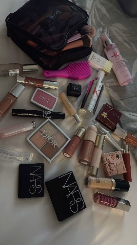 bowdown2ella's tweet photo. I just received sephora trip | $100 from Anonymous via Throne. You're welcome! https://t.co/fBqR9mtBsm #Wishlist #Throne https://t.co/jc7Jmlc2CZ