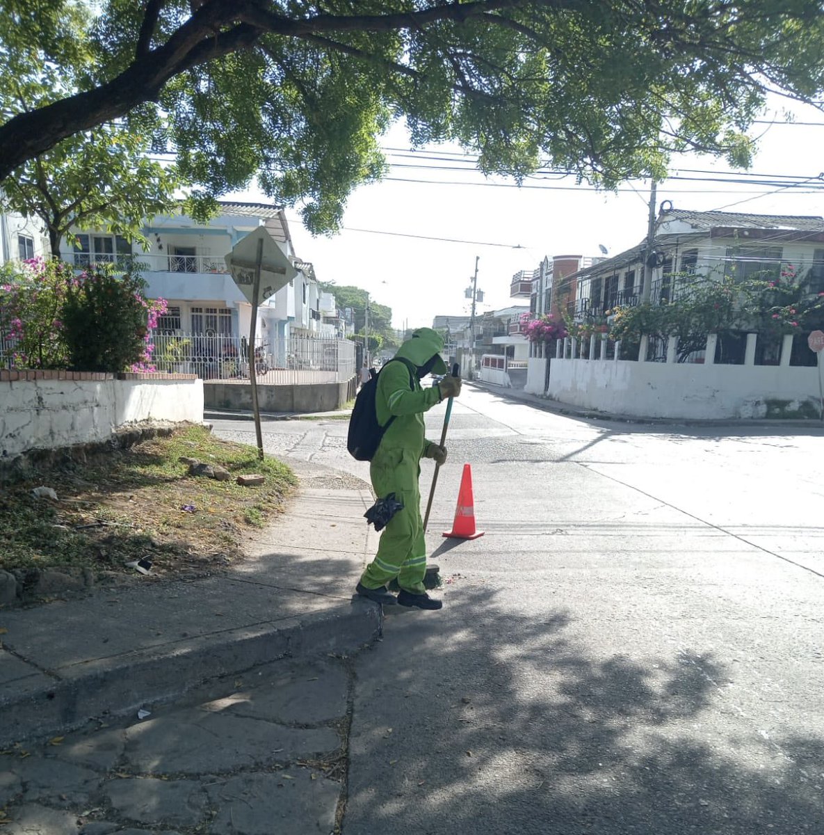 Pacaribe's tweet photo. #PacaribeEnOperación I Trabajamos todos los días para mantener una Cartagena libre de residuos y ambientalmente amigable✅. https://t.co/8mDxF0kpL4