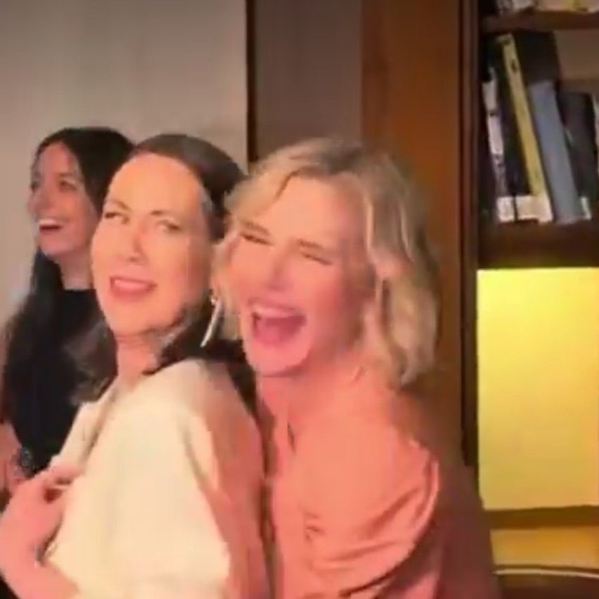 chvrmoffensive's tweet photo. i love when they are extra blurry and pixelated https://t.co/hEE20jp5kU