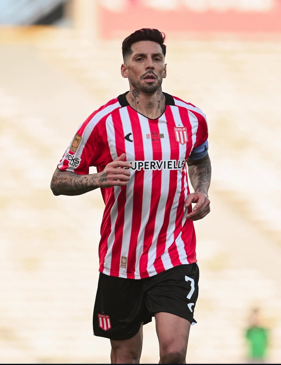Jsv11_'s tweet photo. Qué jugador por favor. Hace que la camiseta de Estudiantes sea aún más hermosa todavía https://t.co/7MdDYHSHBn