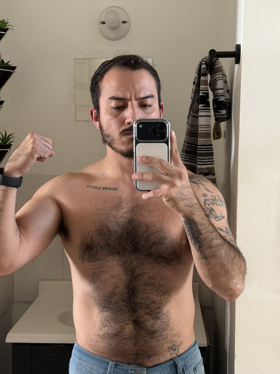 viktorgcia's tweet photo. A veces me veo con gains. https://t.co/ZNnqKdEgGx