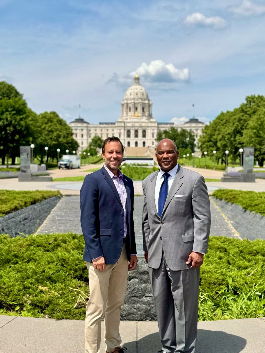 KendallQuallsMN's tweet photo. .@Brianicholsonmn and I were honored to officially file for Governor today as your Republican endorsed candidates! 

Voters are concerned about our economy and the downward spiral of our state of Minnesota. We need political outsiders to help lead the charge of a turnaround in our beloved state.