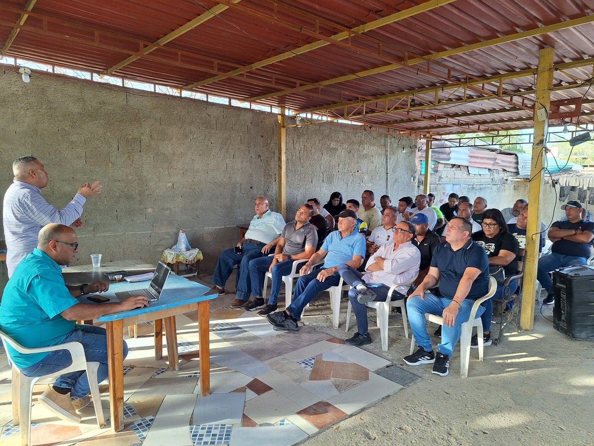 ad_nvaesparta's tweet photo. AD Nueva Esparta en Resistencia consolida su agenda organizativa.🇻🇪 

Realizamos una reunión de nuestro "CES" ampliado de Acción Democrática en Nueva Esparta. ​Nos reunimos con un norte claro: fortalecer nuestros temas organizativos y afinar cada detalle del Plan de Activismo. https://t.co/9aY2MjGszy