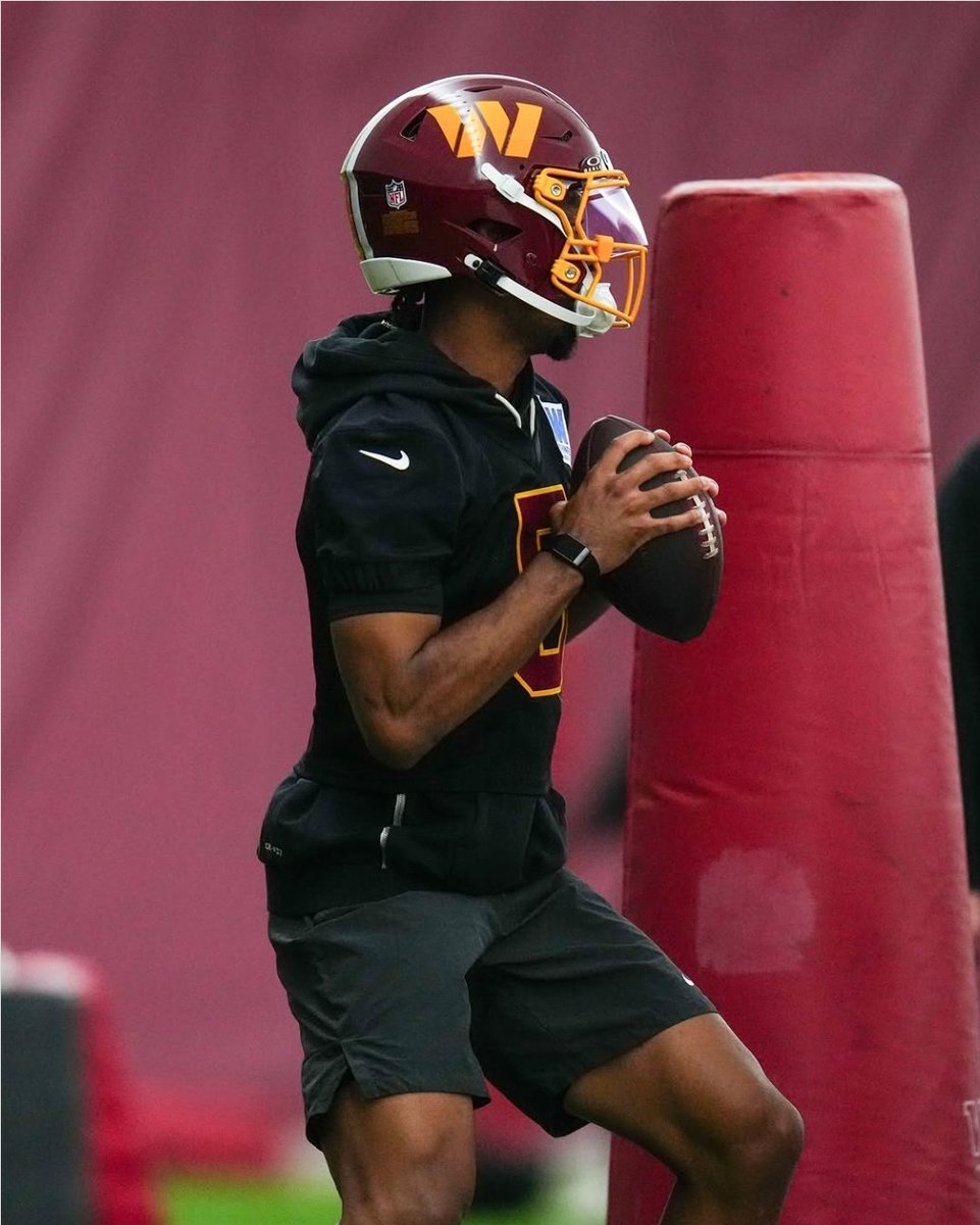 HogfarmerChris's tweet photo. I blinked and Jayden Daniels is in his 3 year in the league. 

Crazy. #RaiseHail https://t.co/nmEWlMOmY3