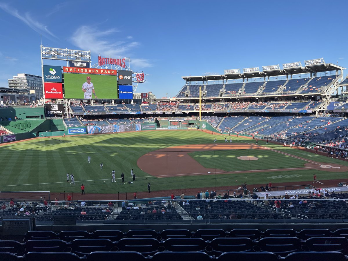 Raprasrav's tweet photo. Different view at tonight’s game https://t.co/v4EXpqBBC1