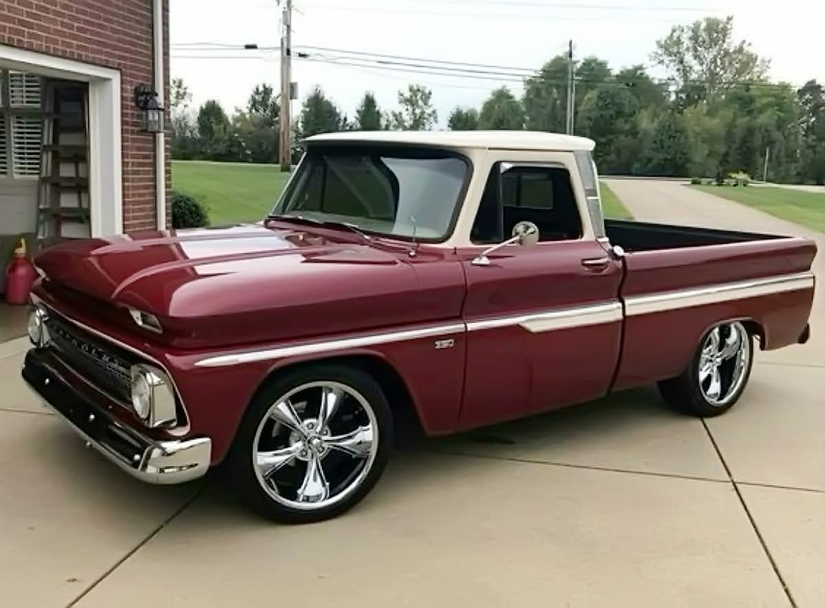 lippyent's tweet photo. Truck Tuesday!! 🚚🖤🔥!! https://t.co/K4QQLlxkhQ