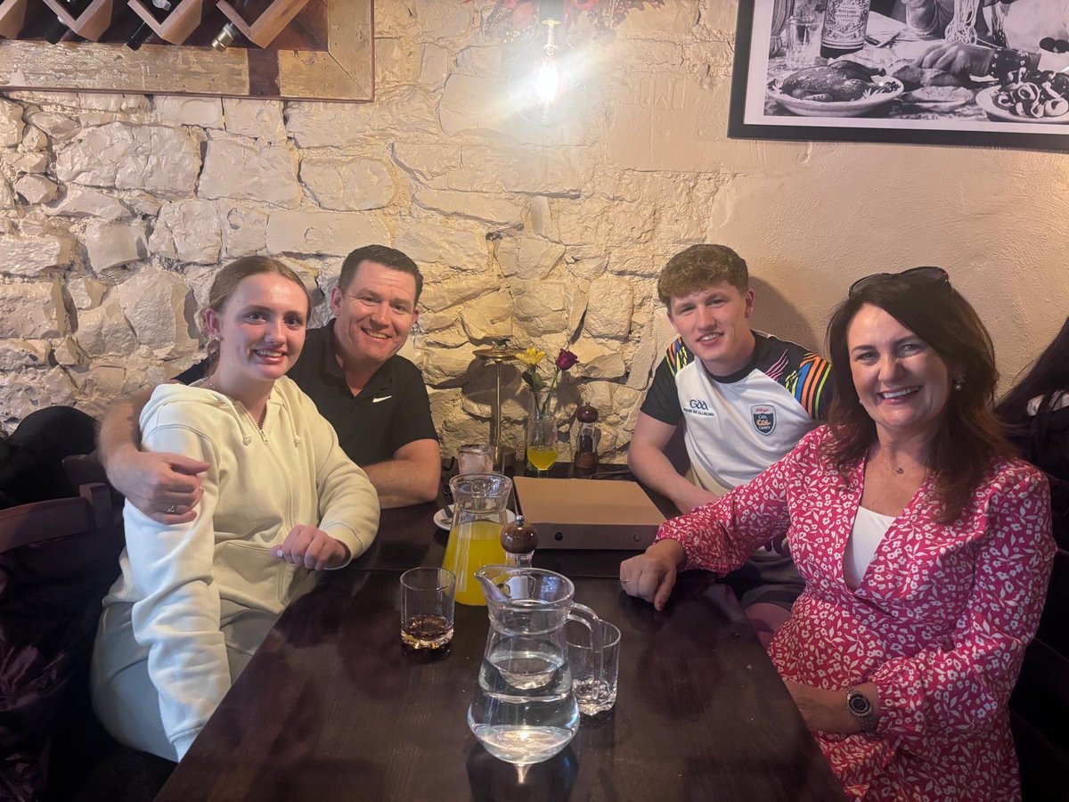 JohnButlerSport's tweet photo. The last Supper!!
Wishing Seanie &amp; All those sitting the Leaving Cert all the very best 👊🙏
#HappyKidshappylife 
#thefuturesbright https://t.co/RzfJJ0e3JK