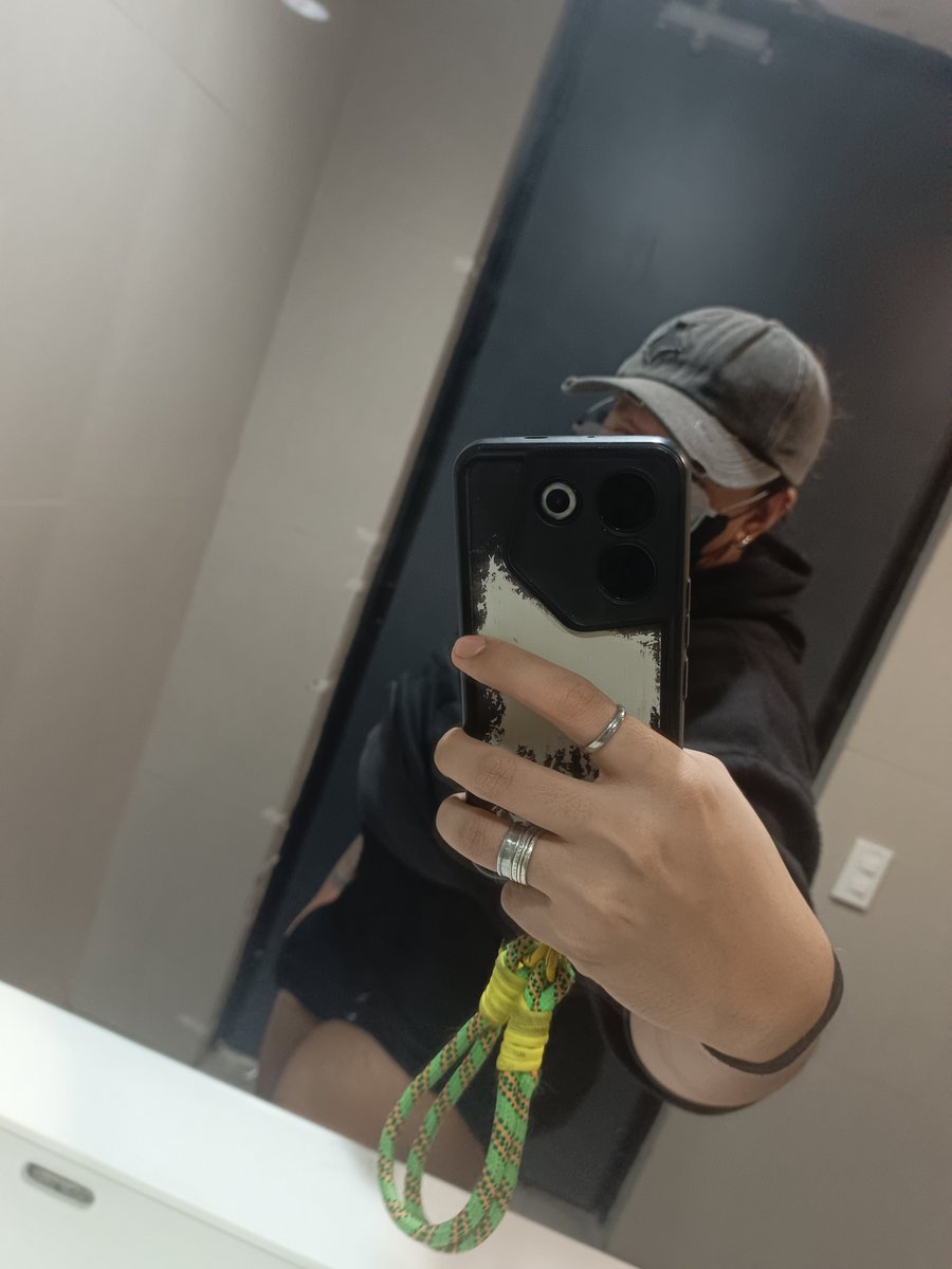 NotyourusualJD's tweet photo. Boner at work, what to do? 😅 sino gusto ng chubby jan? https://t.co/2yJqrzvyZy