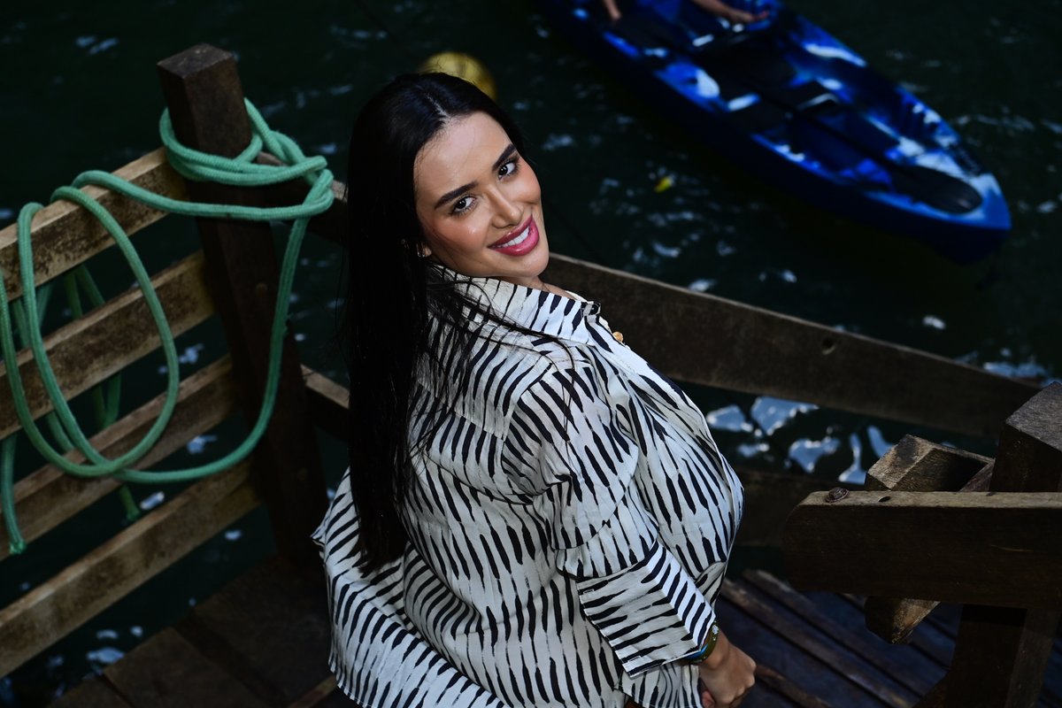 quem's tweet photo. Jordana já entrou no clima do São João da Thay!  A ex-BBB 26 desembarcou no Maranhão e aproveitou o primeiro dia da imersão pela Chapada das Mesas e posou na Cachoeira de Santa Bárbara 💙 
📸Leo Franco e Natália Rampinelli/ Agnews https://t.co/qgx9llNPWE