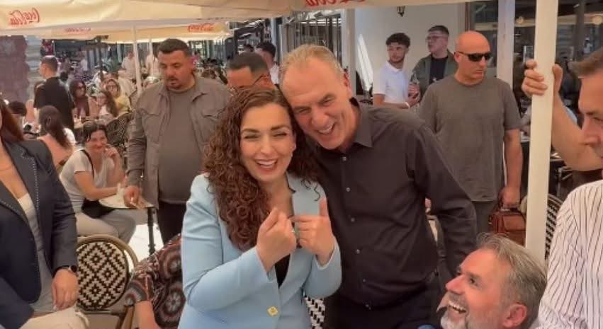 FRadoniqi's tweet photo. Kryeministri e ka ditë.

E këta nuk po e fshehin. 

Rugova, Rugova…. 🙄 https://t.co/jY2m375Tea