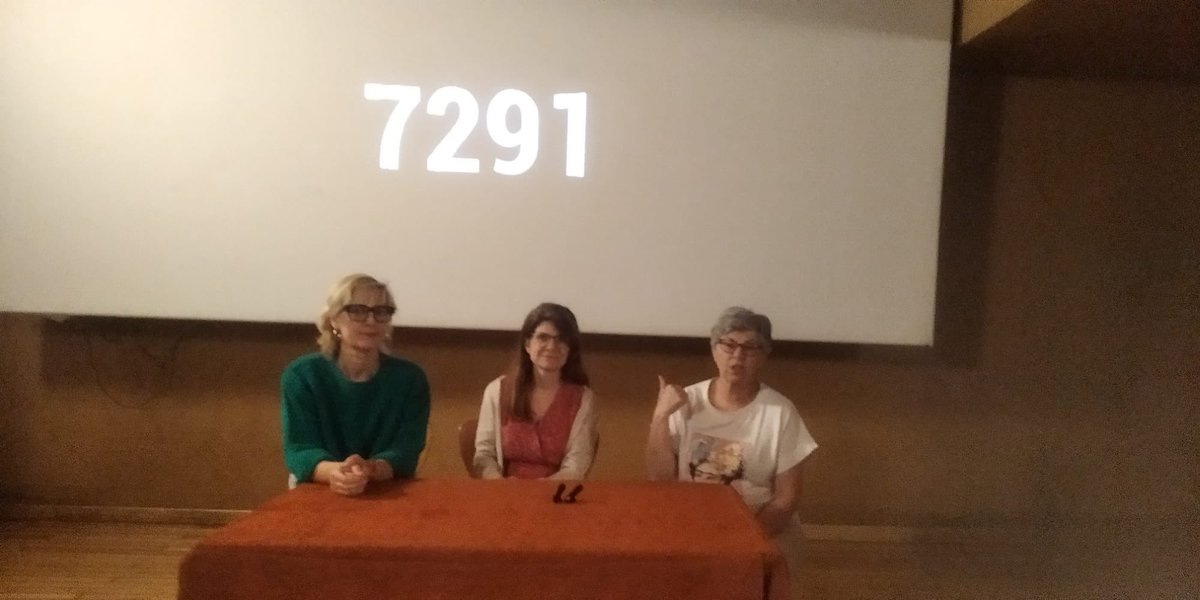 VyJ_7291's tweet photo. Ayer fue la proyección del documental 7291 de @juanjocastroTv en La Coruña.
Se hizo un coloquio donde participaron Xulia hija de una de las #7291victimas, Flor trabajadora de residencias y Paloma socióloga e investigadora de residencias @publico_es @_infoLibre @eldiarioes https://t.co/NC84WM9Z8Y