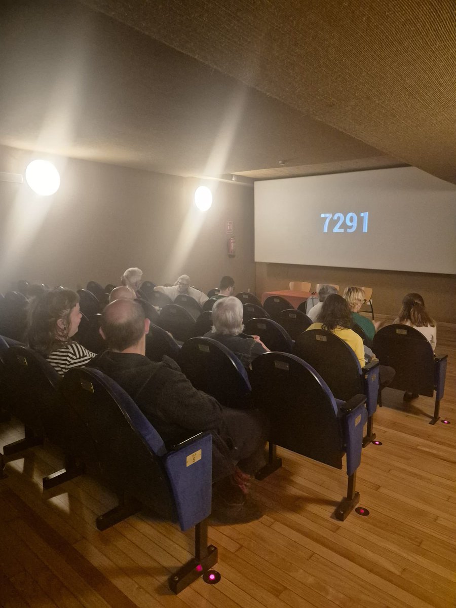 VyJ_7291's tweet photo. Ayer fue la proyección del documental 7291 de @juanjocastroTv en La Coruña.
Se hizo un coloquio donde participaron Xulia hija de una de las #7291victimas, Flor trabajadora de residencias y Paloma socióloga e investigadora de residencias @publico_es @_infoLibre @eldiarioes https://t.co/NC84WM9Z8Y
